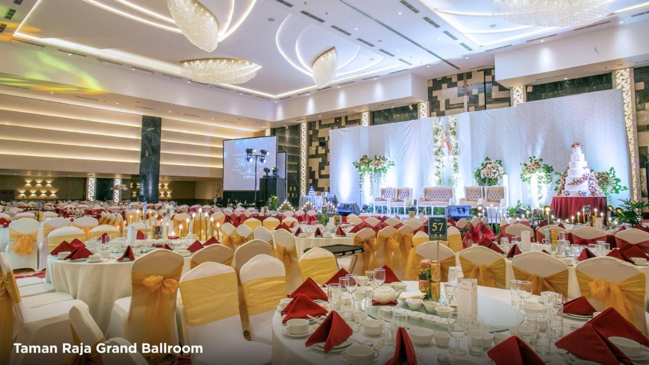 BW Luxury Hotel Jambi Exterior photo