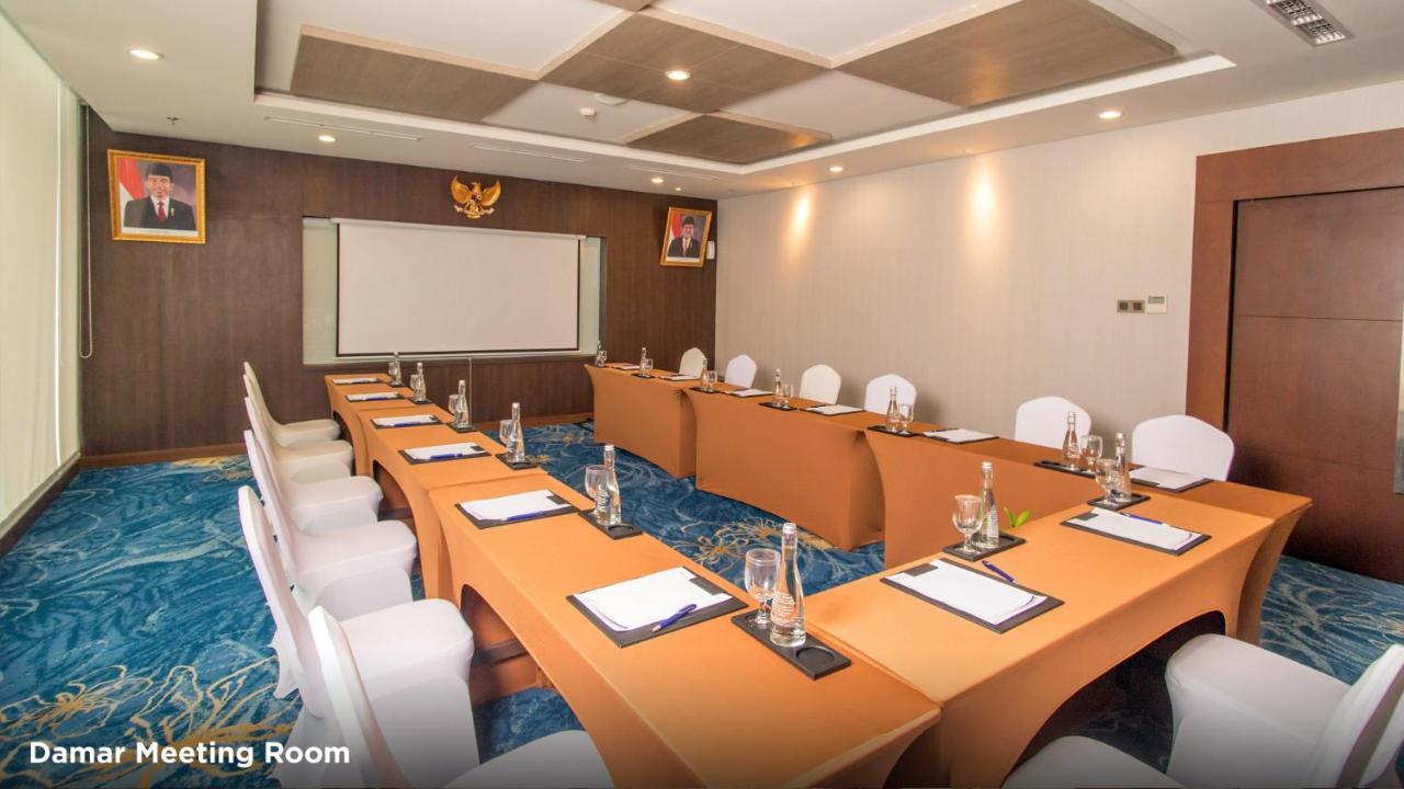 BW Luxury Hotel Jambi Exterior photo